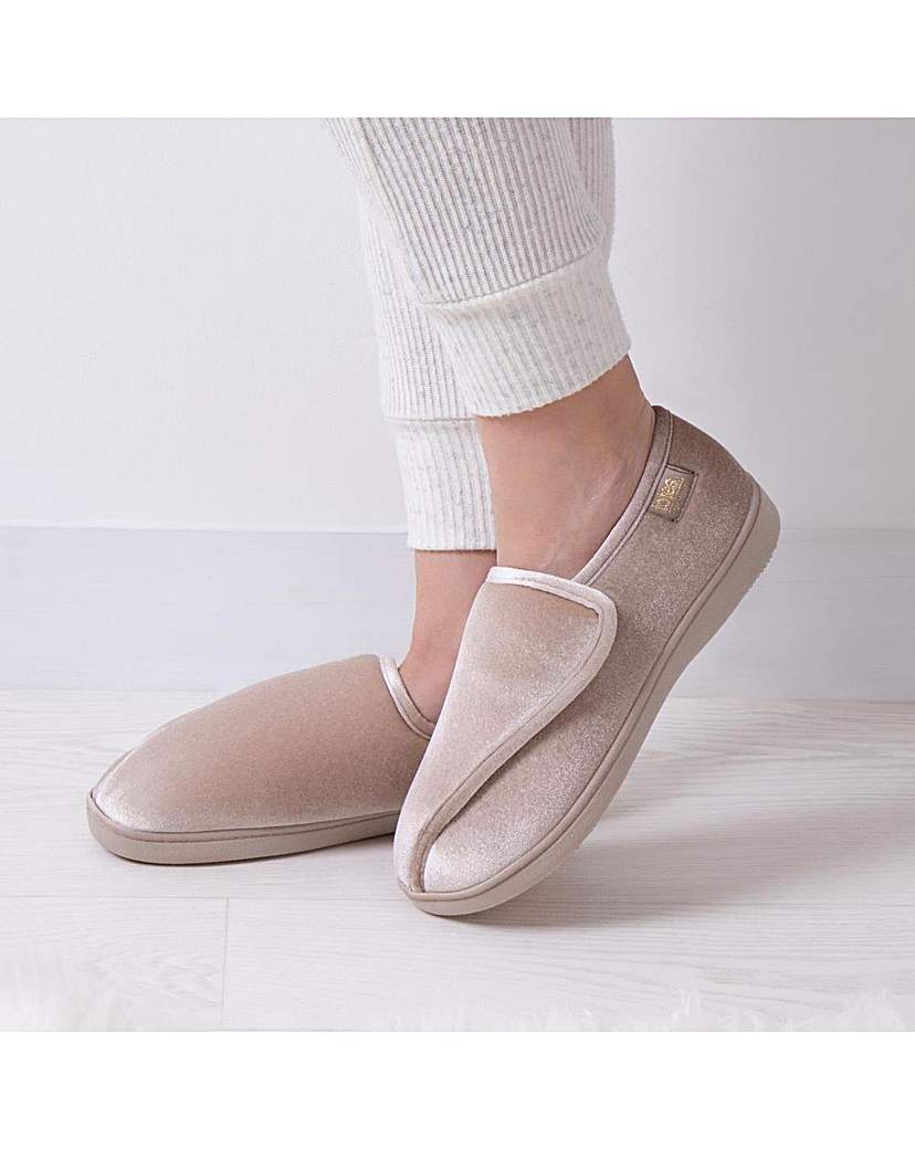 isotoner Ladies Velour Closed Slippers