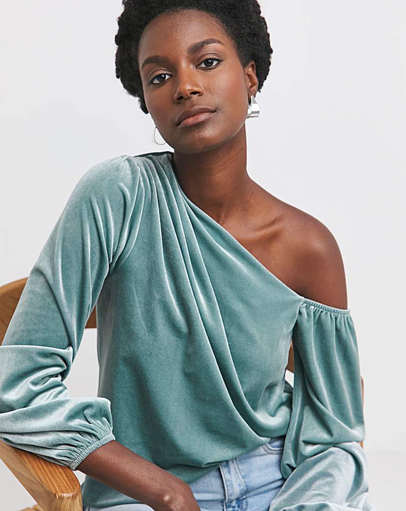 New In - Off The Shoulder Velvet Top