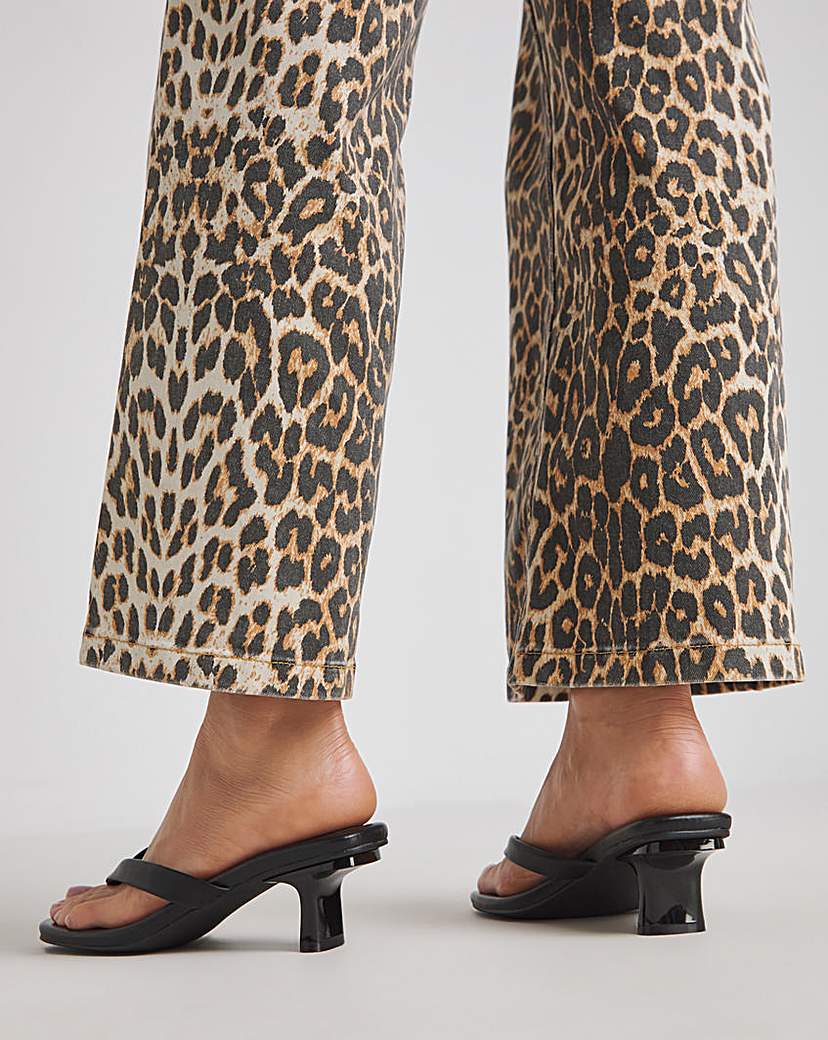 Toe Post Kitten Heel Ex Wide