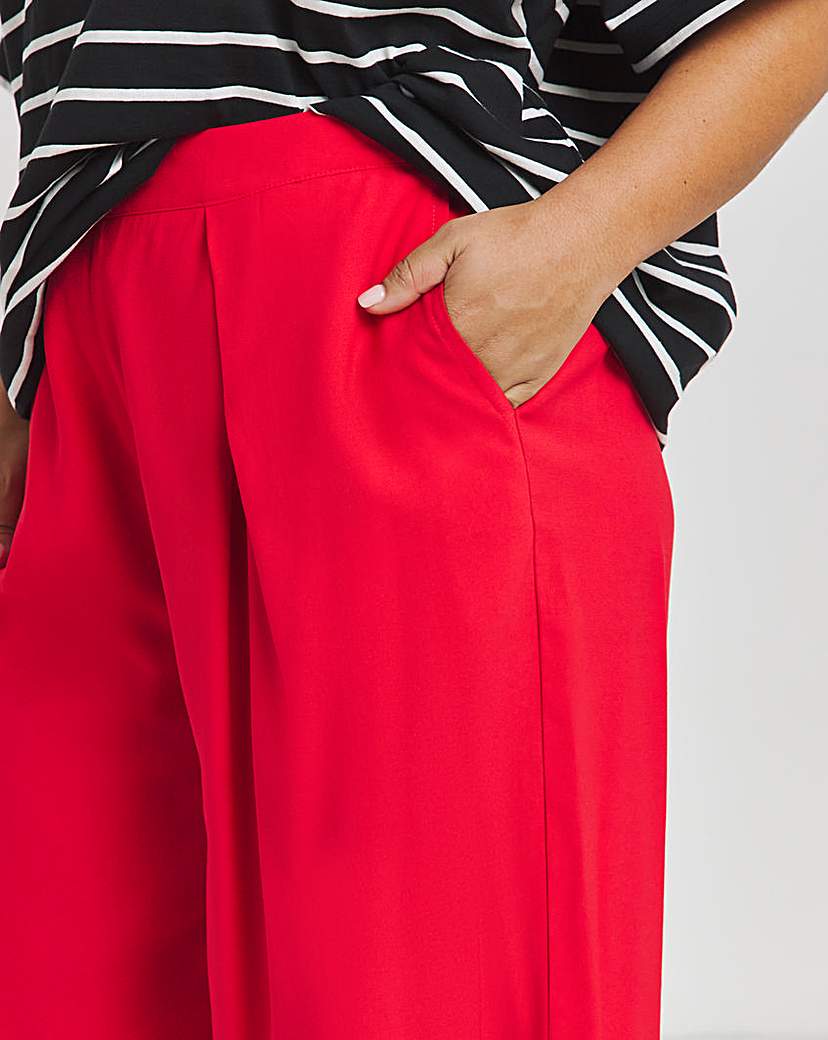 Pleat Front Wide Leg Trousers