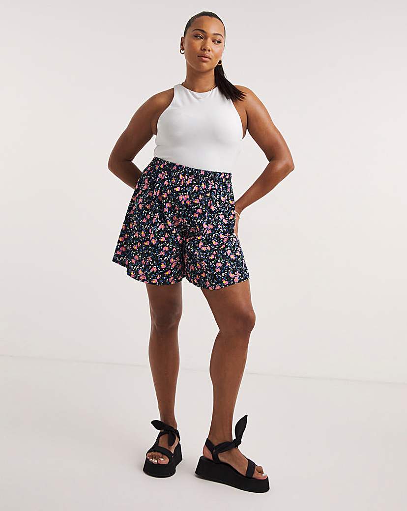 Ditsy Relaxed Woven Flippy Short