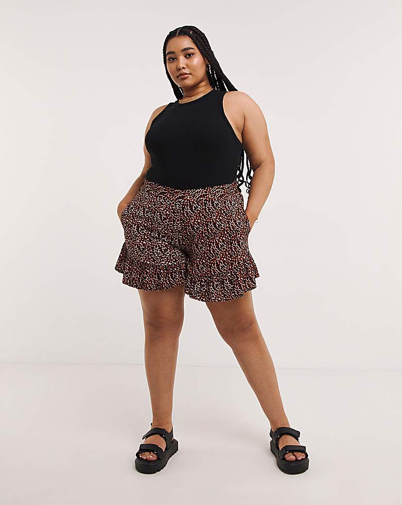 Lightweight Frill Hem Flippy Short