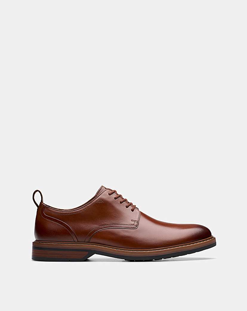 New In - Clarks Aldwin Lace Leather Shoe - Tan