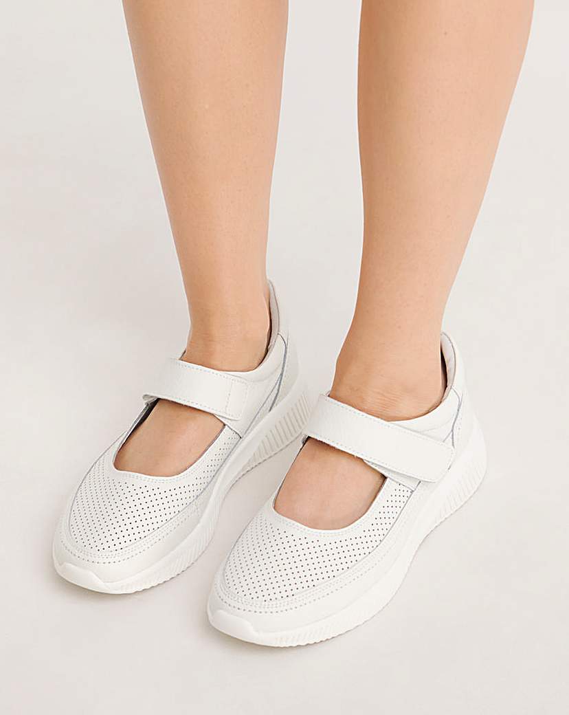 Bar Trainers EEE Fit