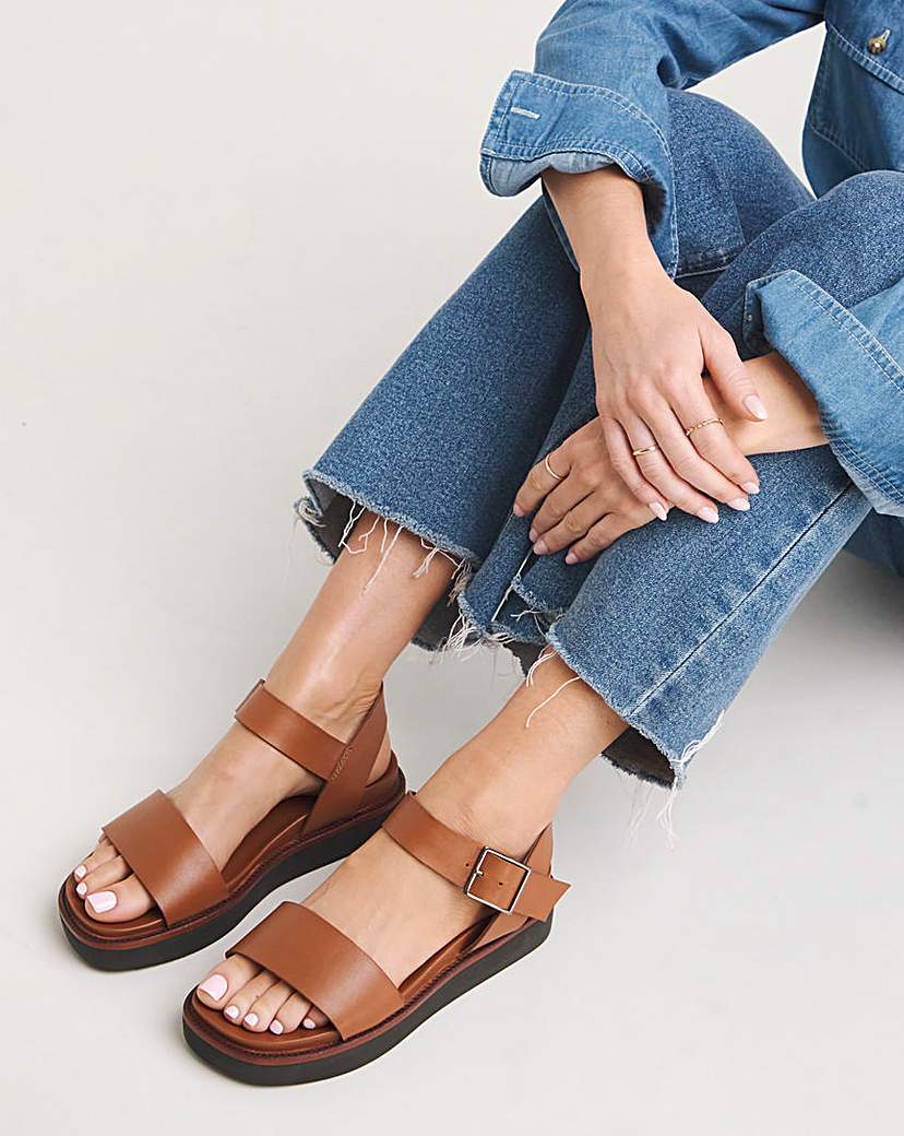 Leather Buckle Sandals E Fit - Tan