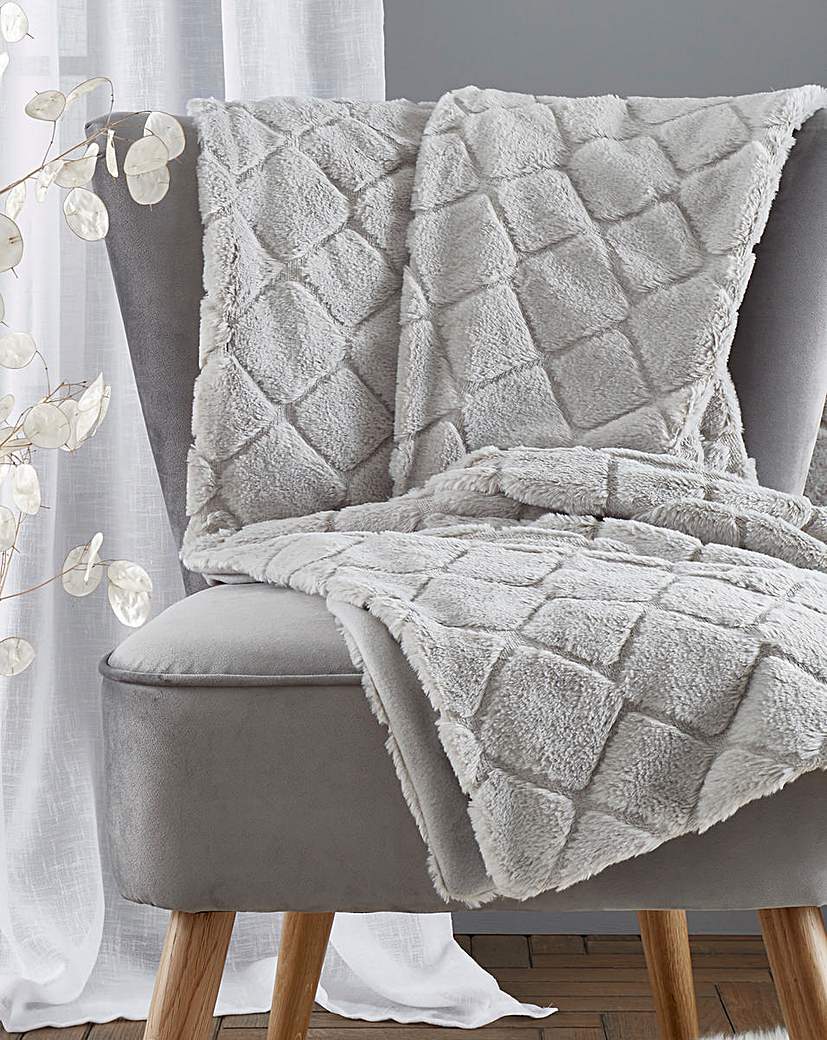 Cosy Diamond Throw