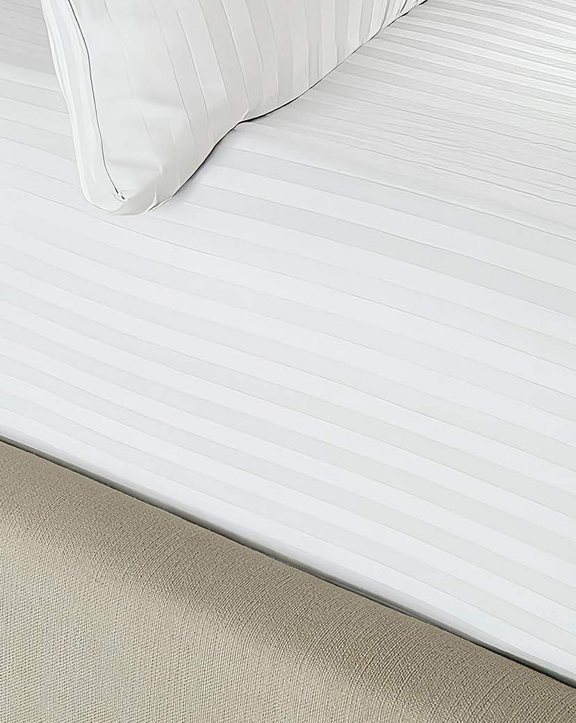 CL 300 TC Satin Stripe Fitted Sheet