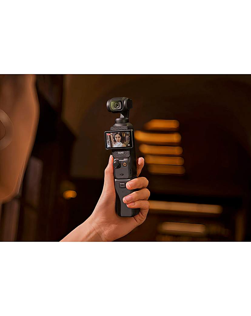 View 4 of DJI Osmo Pocket 3 Creator Combo