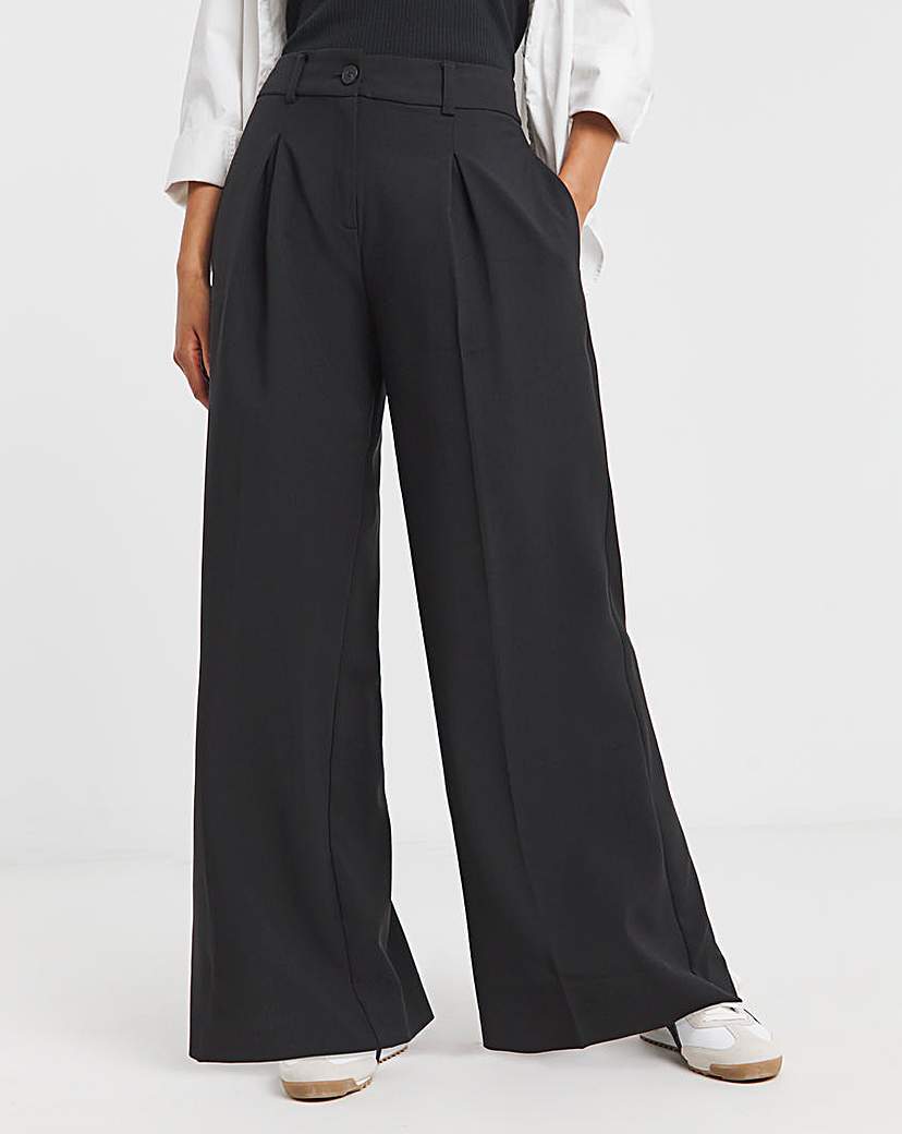 Black Pleated Wide Leg Trouser