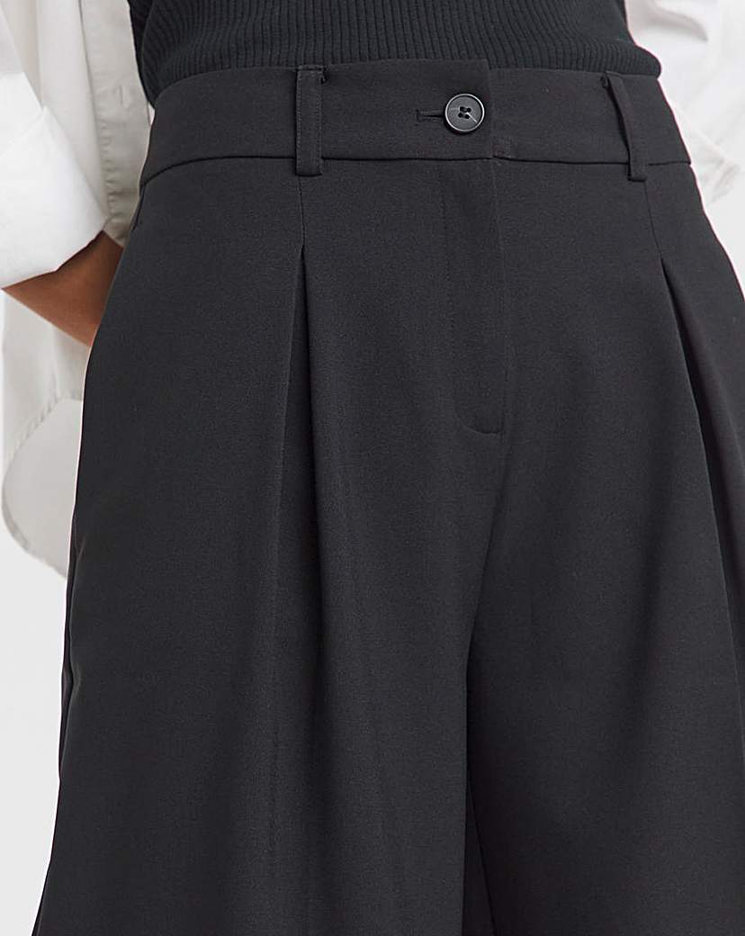 Black Pleated Wide Leg Trouser