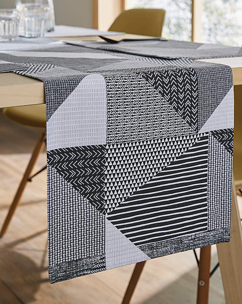 Larsson Geo Table Runner