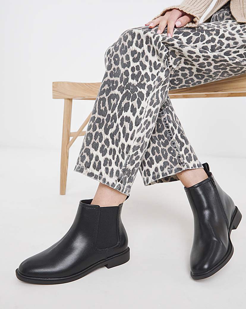 New In - Classic Ankle Chelsea Boots E Fit