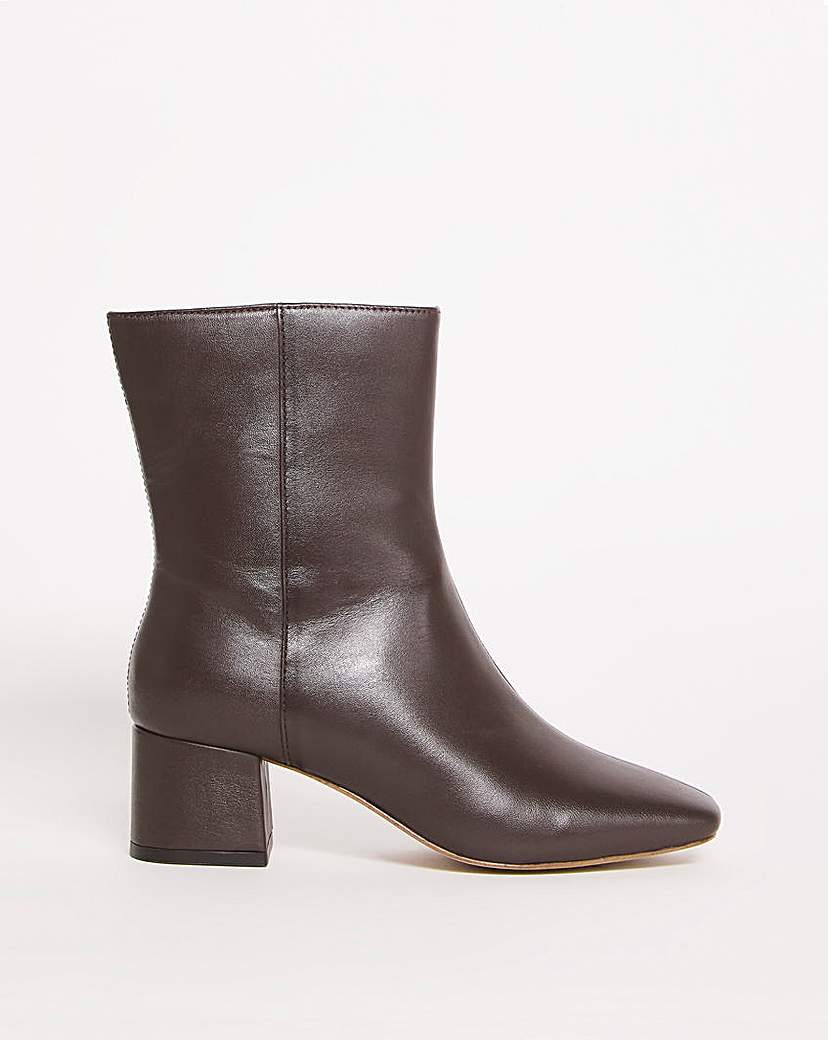 Leather Square Toe Boot E Fit