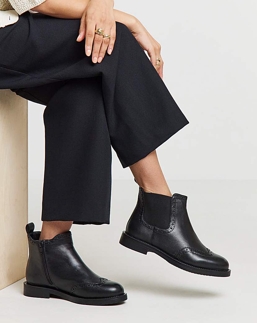 New In - Leather Chelsea Boots Broguing ExWide