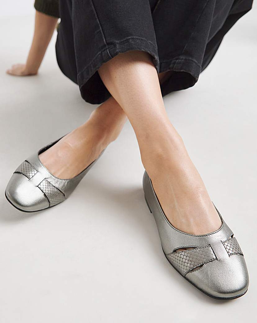 Cut Out Detail Ballerina Ex Wide