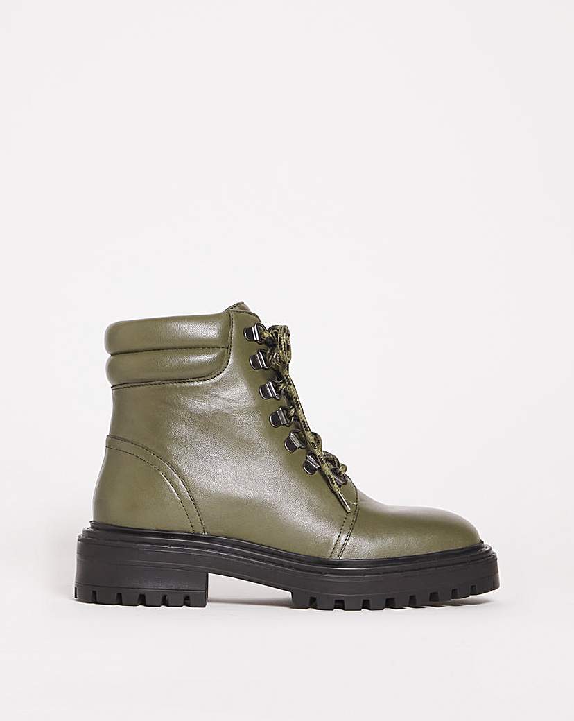 Leather Hiker Style Boot E Fit - Womens - Size 7 - Hiking Shoes - Walking Boots 