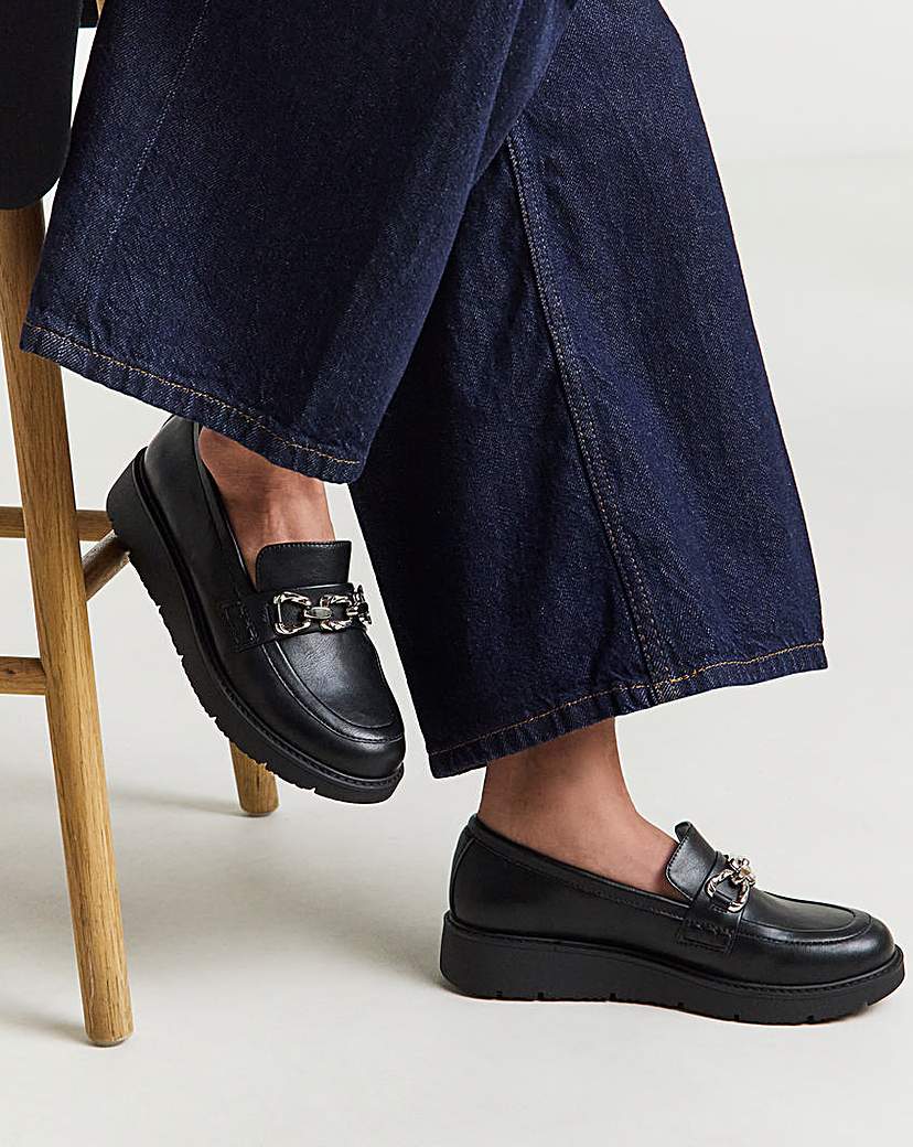 New In - Low Wedge Loafer With Chain Ex Wide