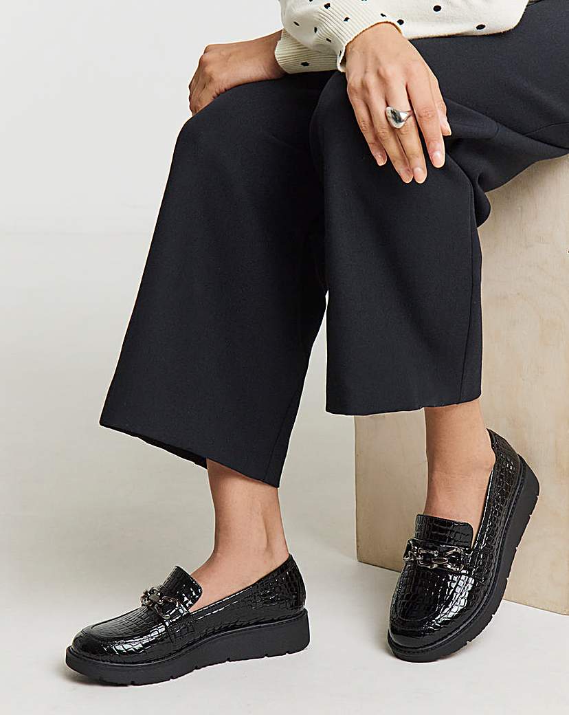 New In - Low Wedge Loafer With Chain Ex Wide