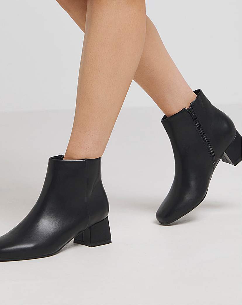 Low heeled boots uk best sale