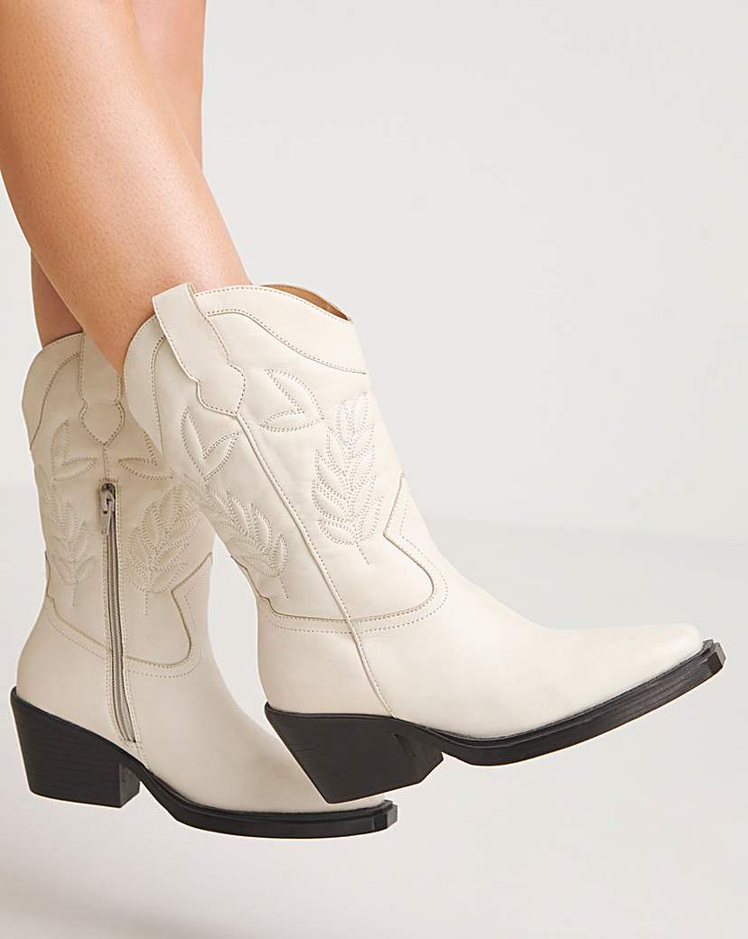Embroidered Calf Western Boots Wide S - Womens - Size 8 - Cowboy Boots - Block Heel 