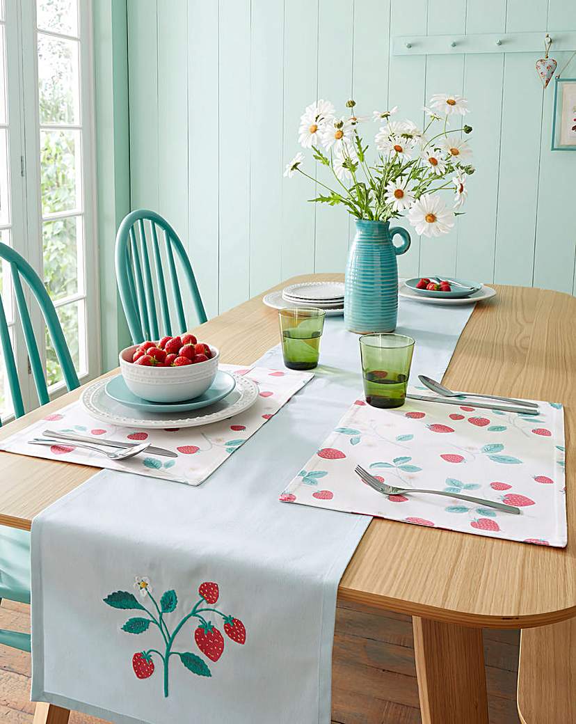 CL Strawberry Garden Runner