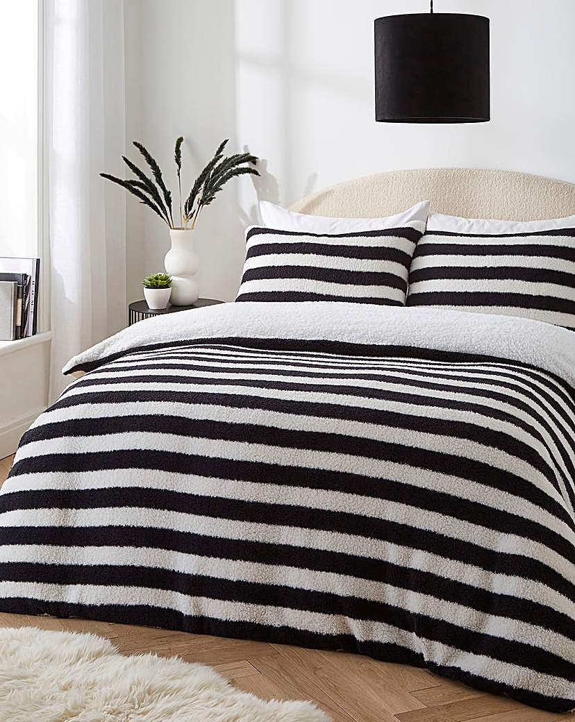 New In - Striped Fleece Duvet Set