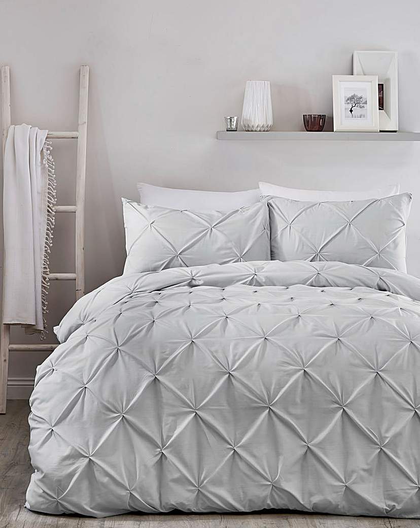 Lara Silver Pleated Pinuck Duvet Set