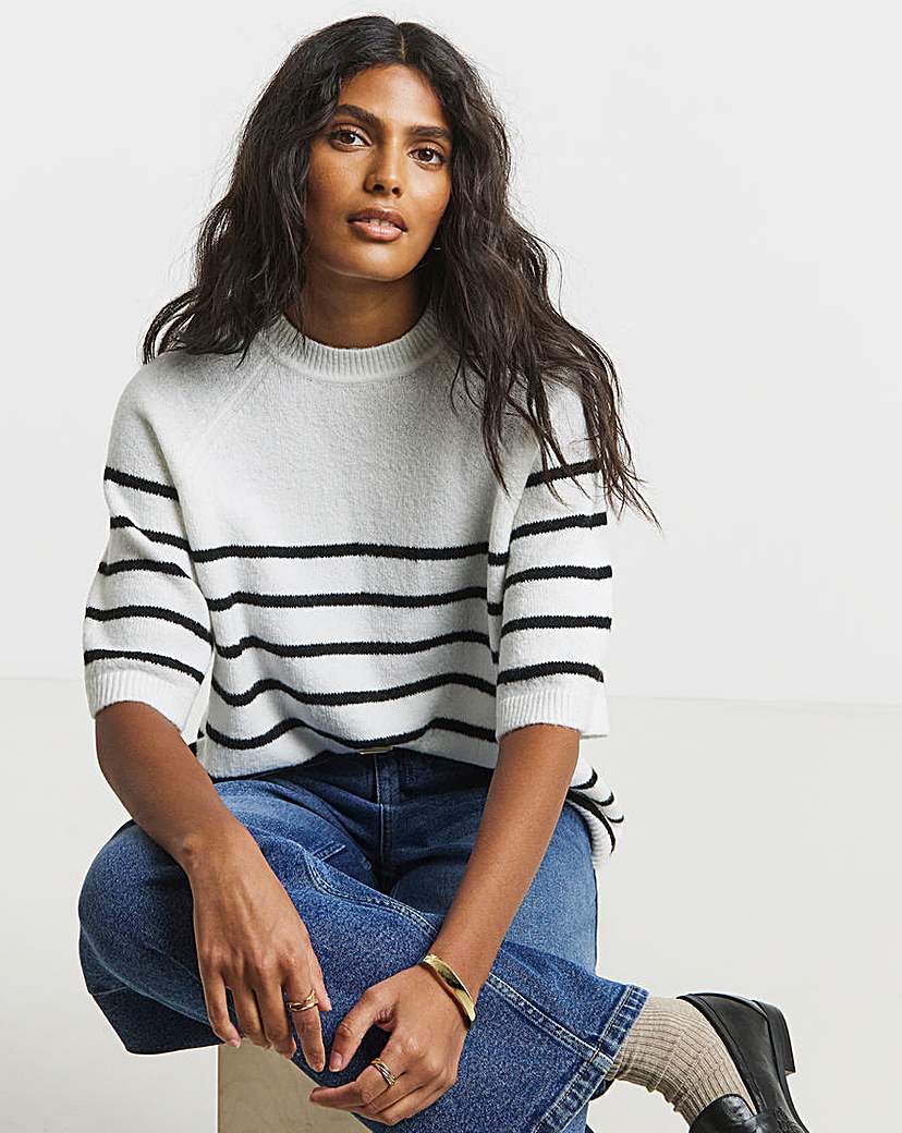 New In - Short Sleeve Boxy Knitted T-Shirt
