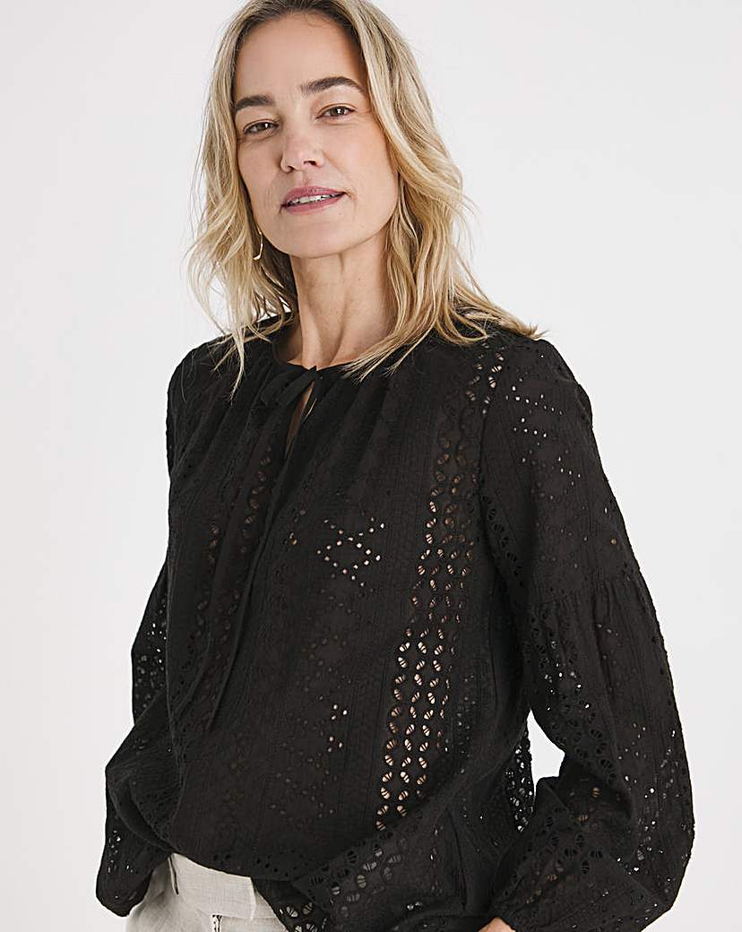 Broderie Blouse