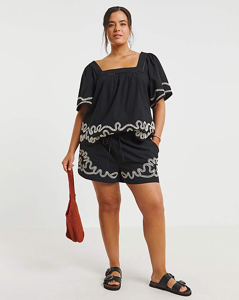 New In - Embroidered Tie Waist Shorts