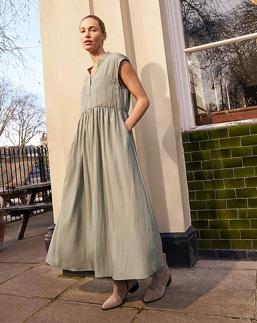 Utility Pocket Detail Maxi Dress