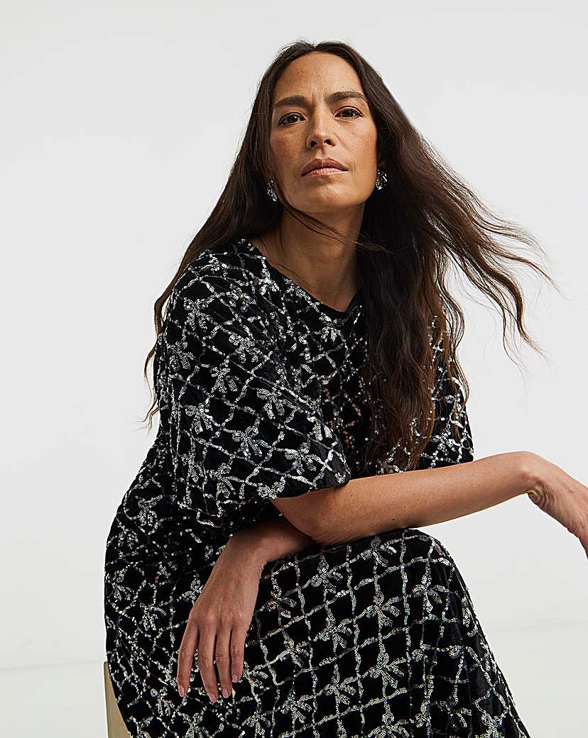 New In - Sequin Bow Velvet Dress