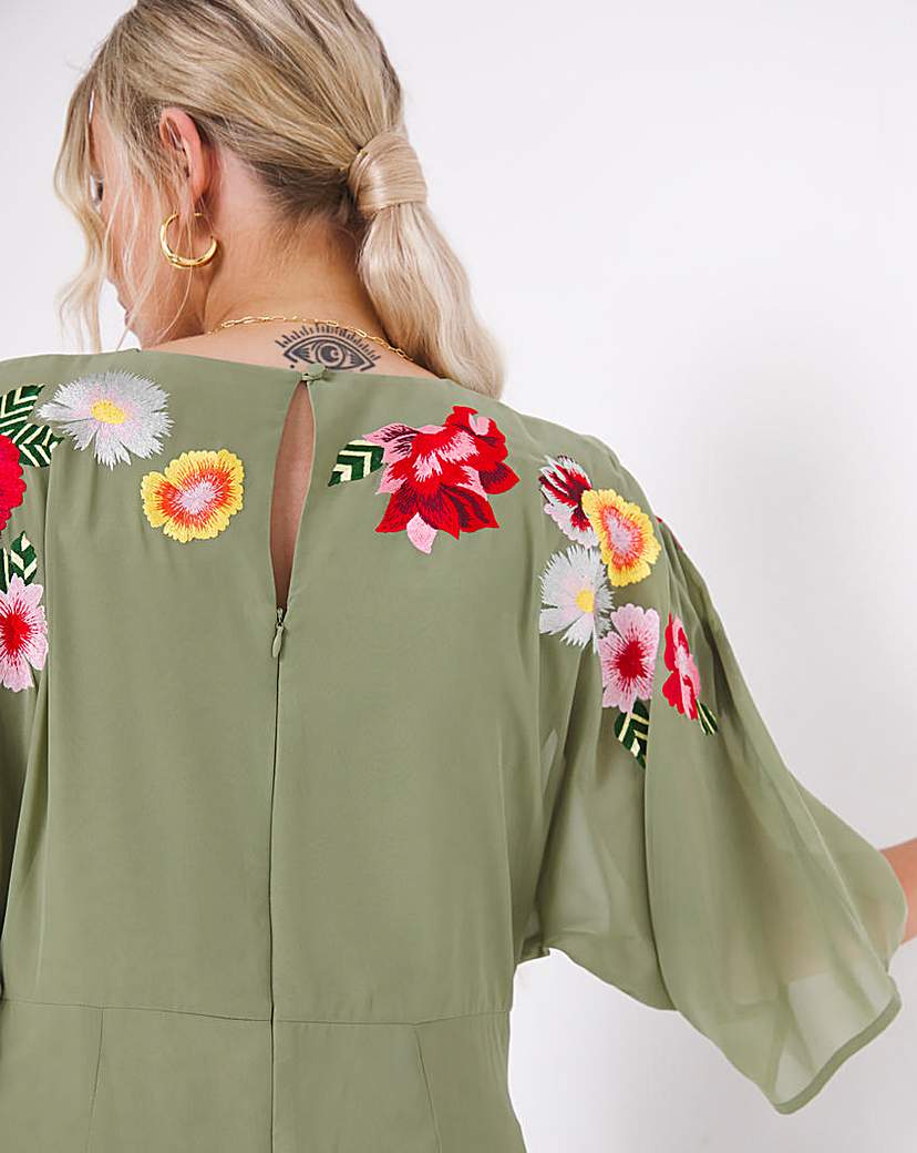 Hope & Ivy Cora Embroidered Dress