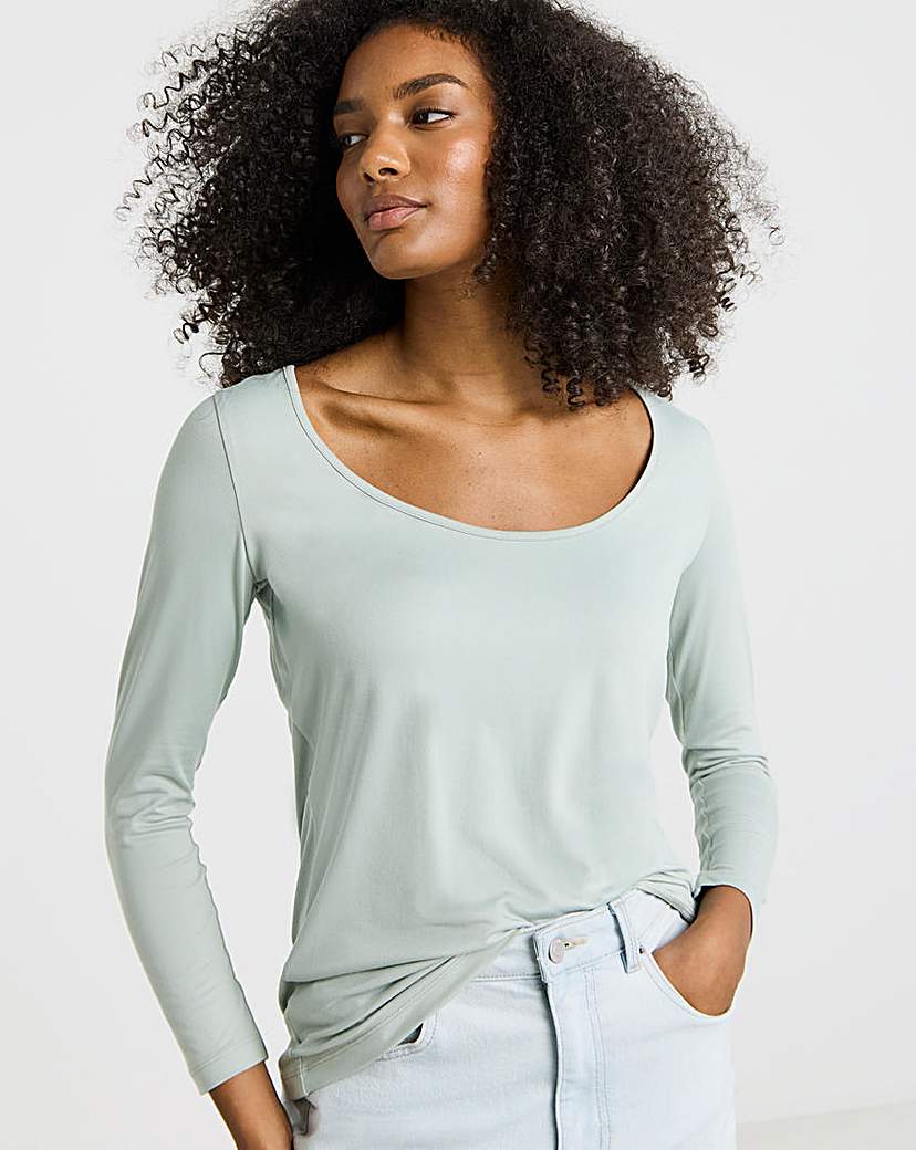 New In - Scoop Neck Top