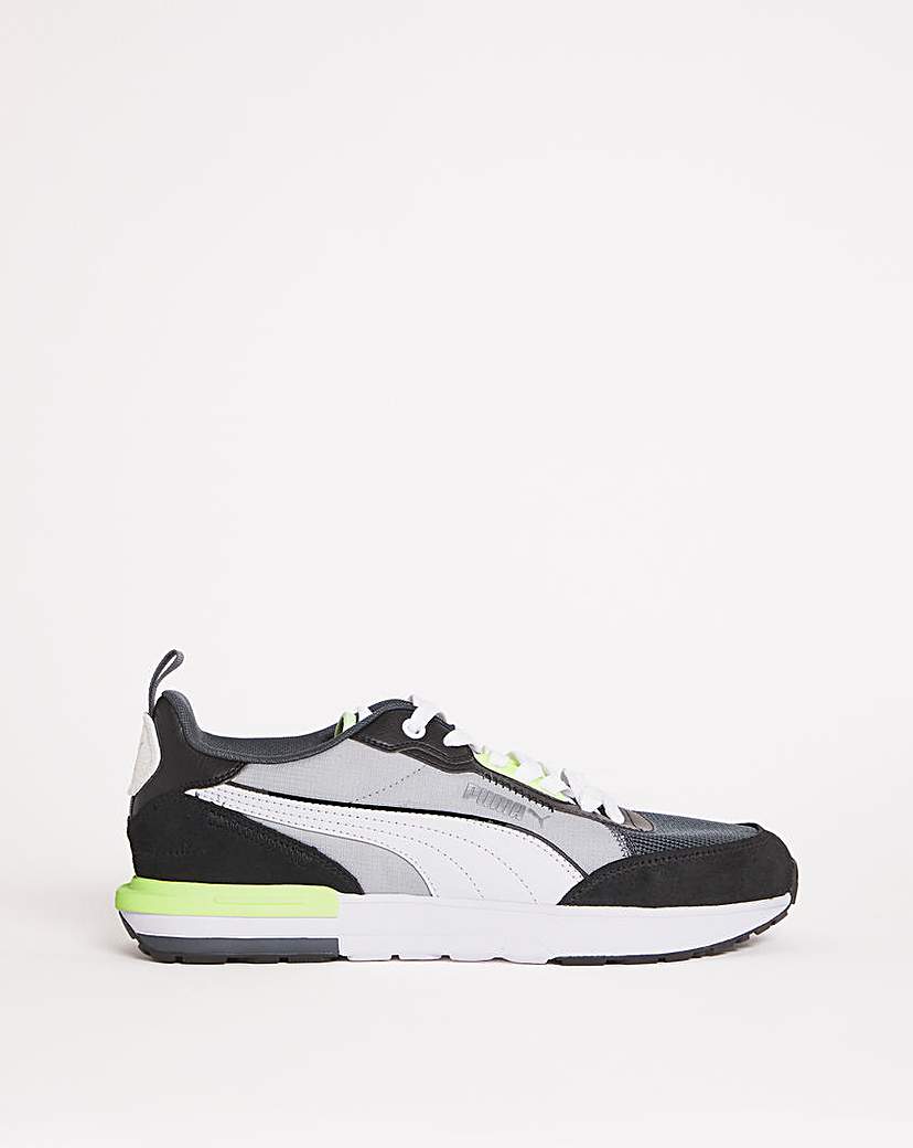 PUMA R22 Trainers