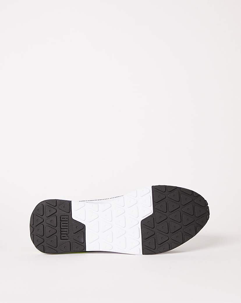 PUMA R22 Trainers