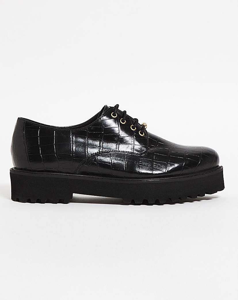 Chunky Sole Brogue Wide Fit