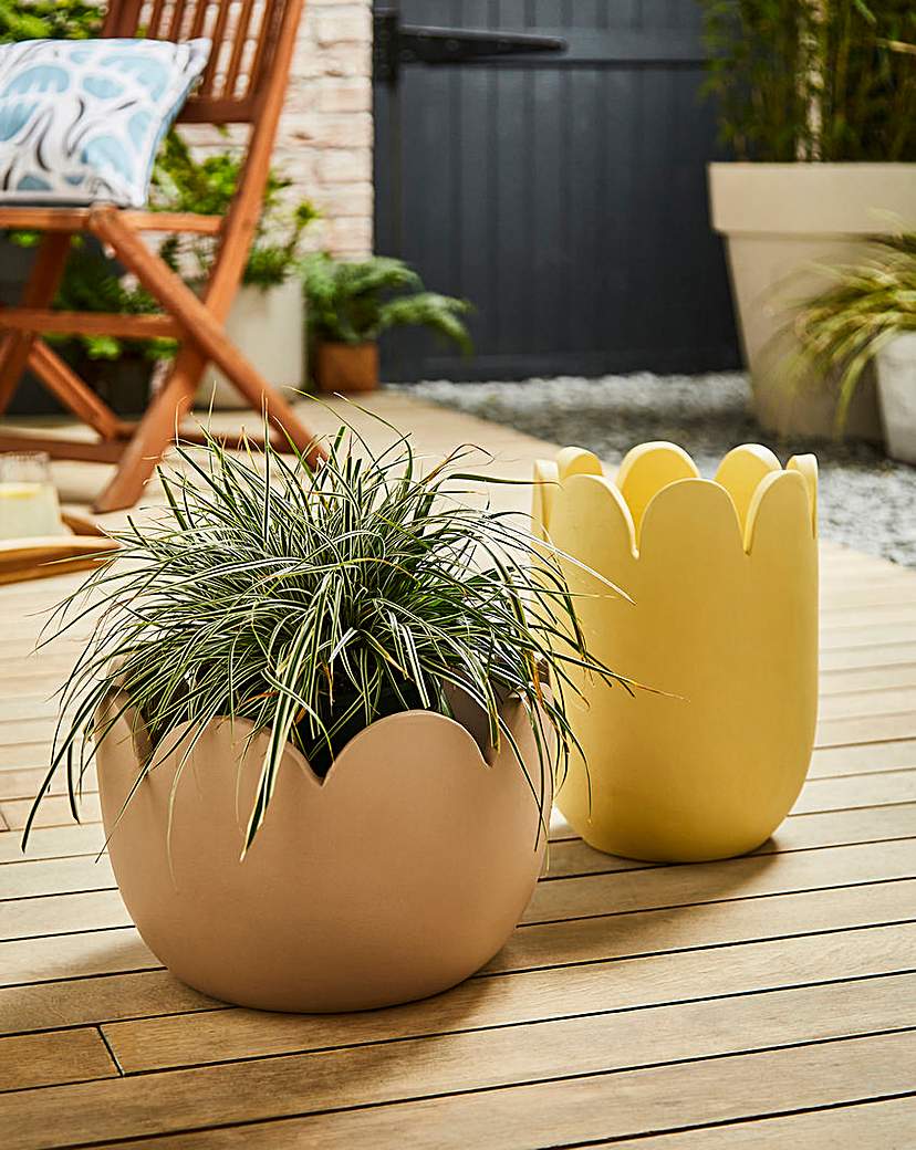 Set of 2 Scalloped Planters