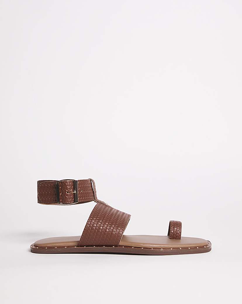 Leather Interweave Toe Ring Sandal E Fit