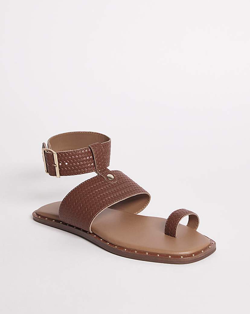 Leather Toe Ring Sandal EEE Fit