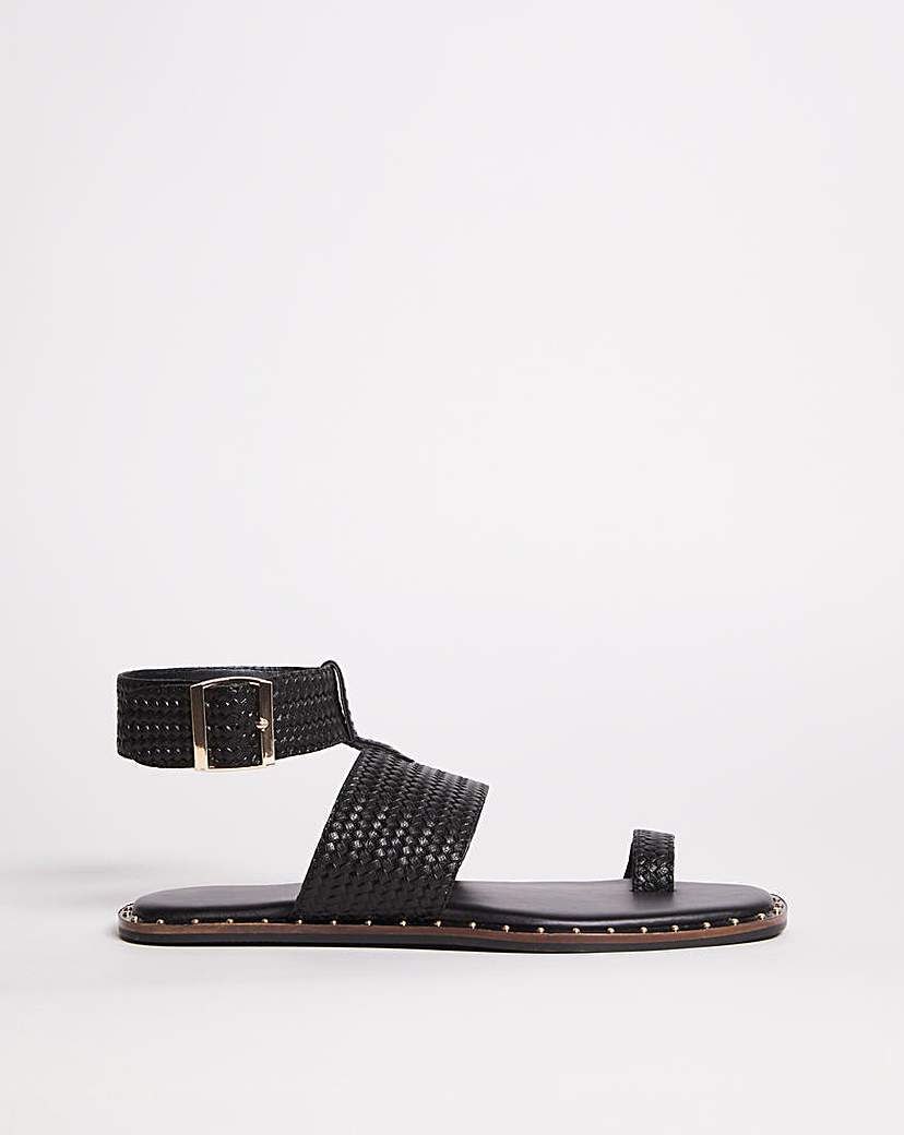 Leather Toe Ring Sandal EEE Fit
