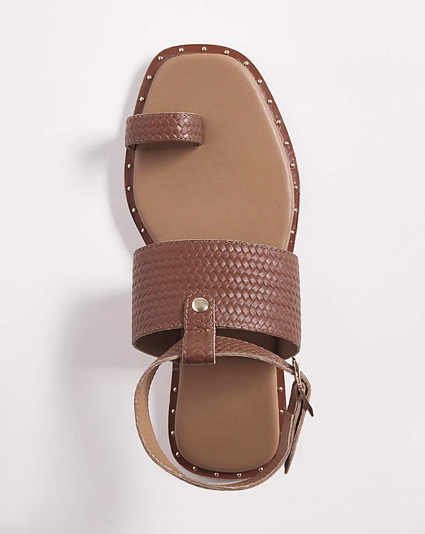 Leather Toe Ring Sandal EEE Fit
