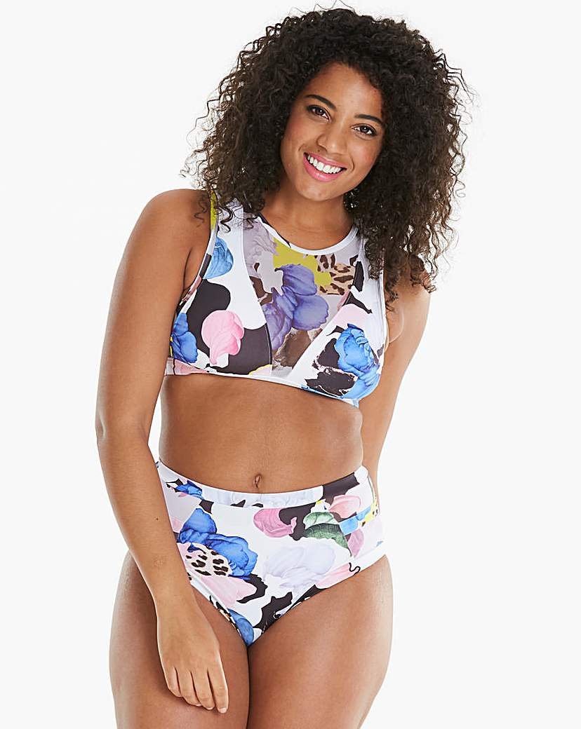 Simply tops. C бикини. Певица Tyla Бикине.