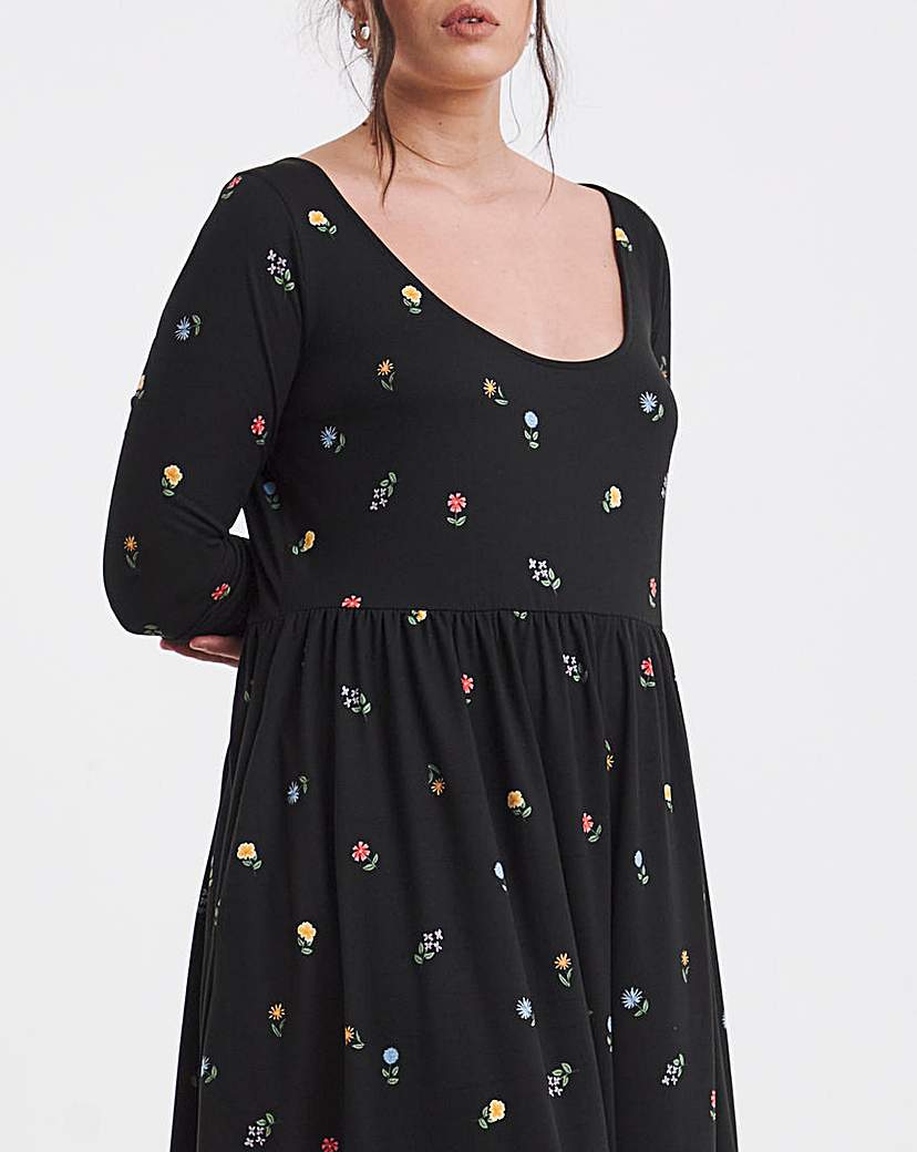 Scoop Neck Pocket Midi Dress