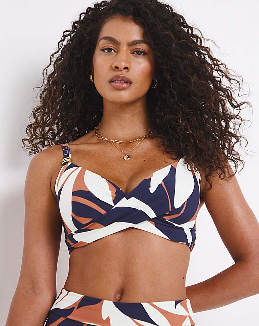 MAGISCULPT Twist Front Bikini Top