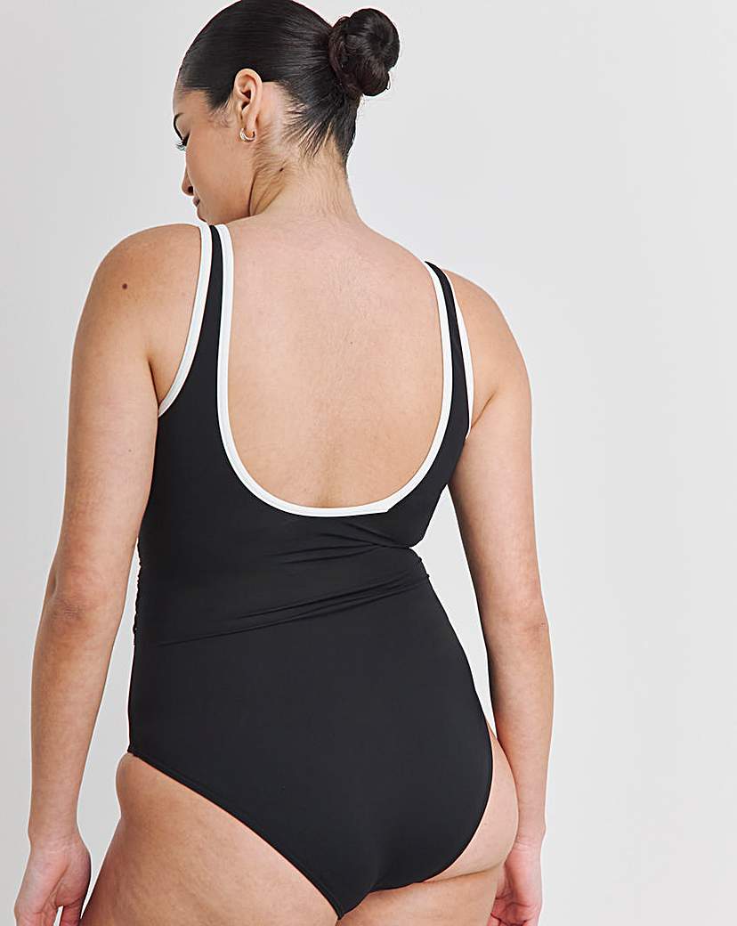MAGISCULPT Flatter Me Swimsuit