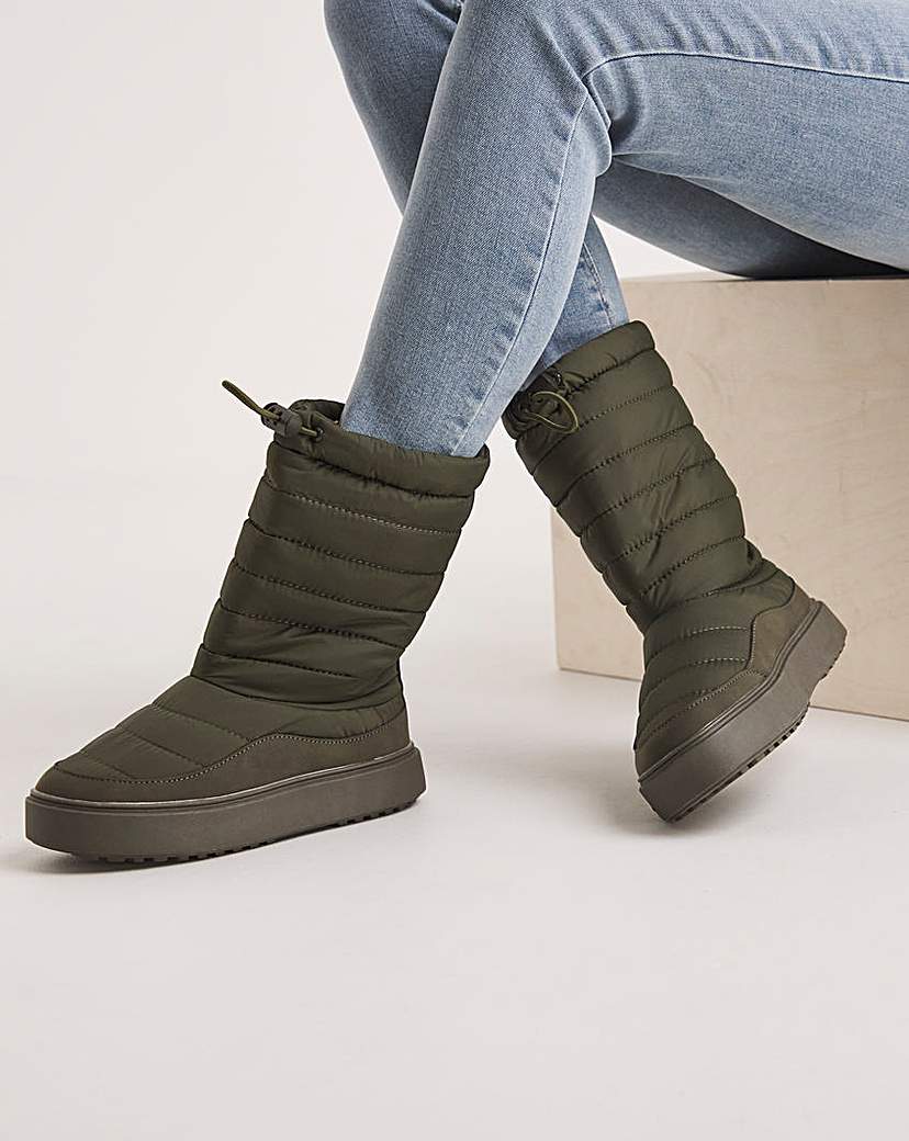 Quilted Nylon Snow Boots Wide - Womens - Size 8 - Snow Proof Boots - Winter Boots 