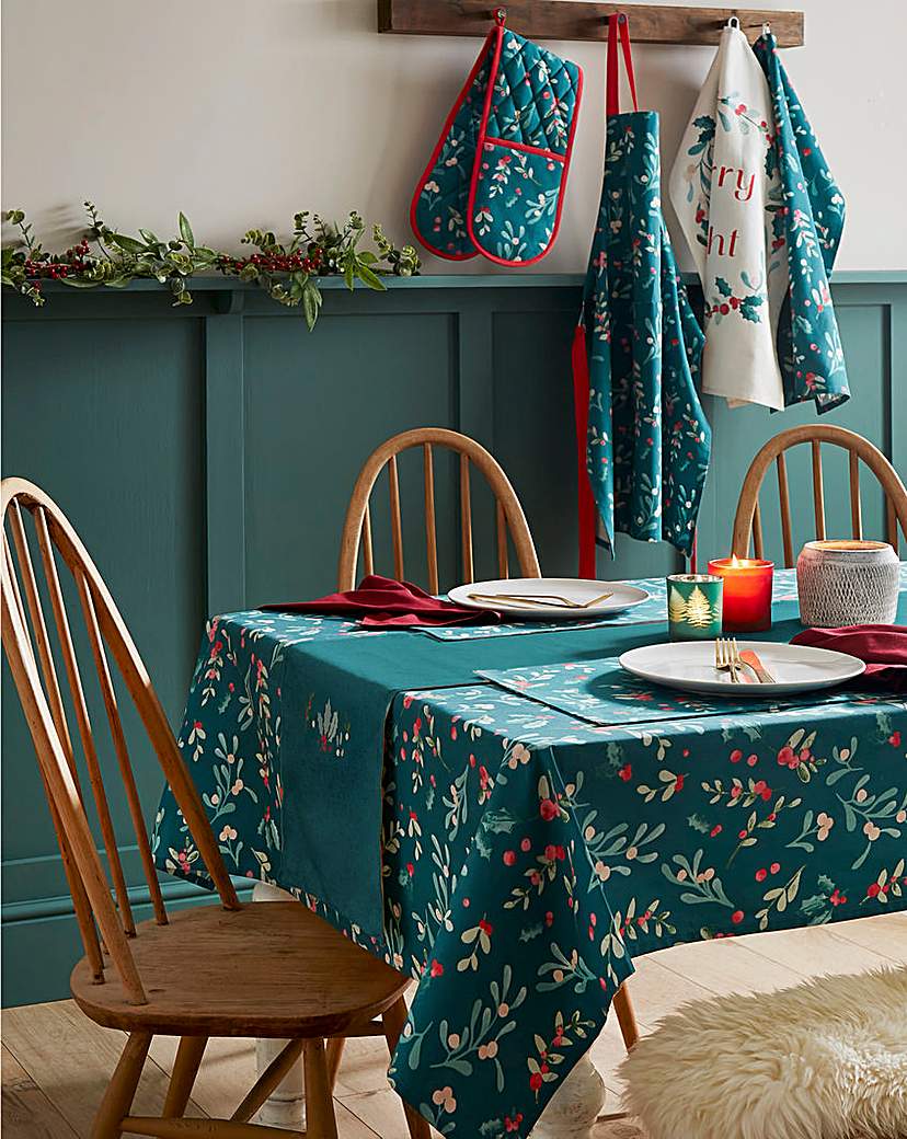 Catherine Lansfield Holly Tablecloth