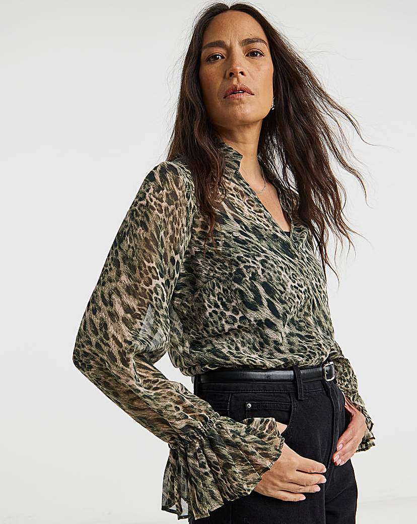 New In - Georgette Pleat Cuff Collar Blouse