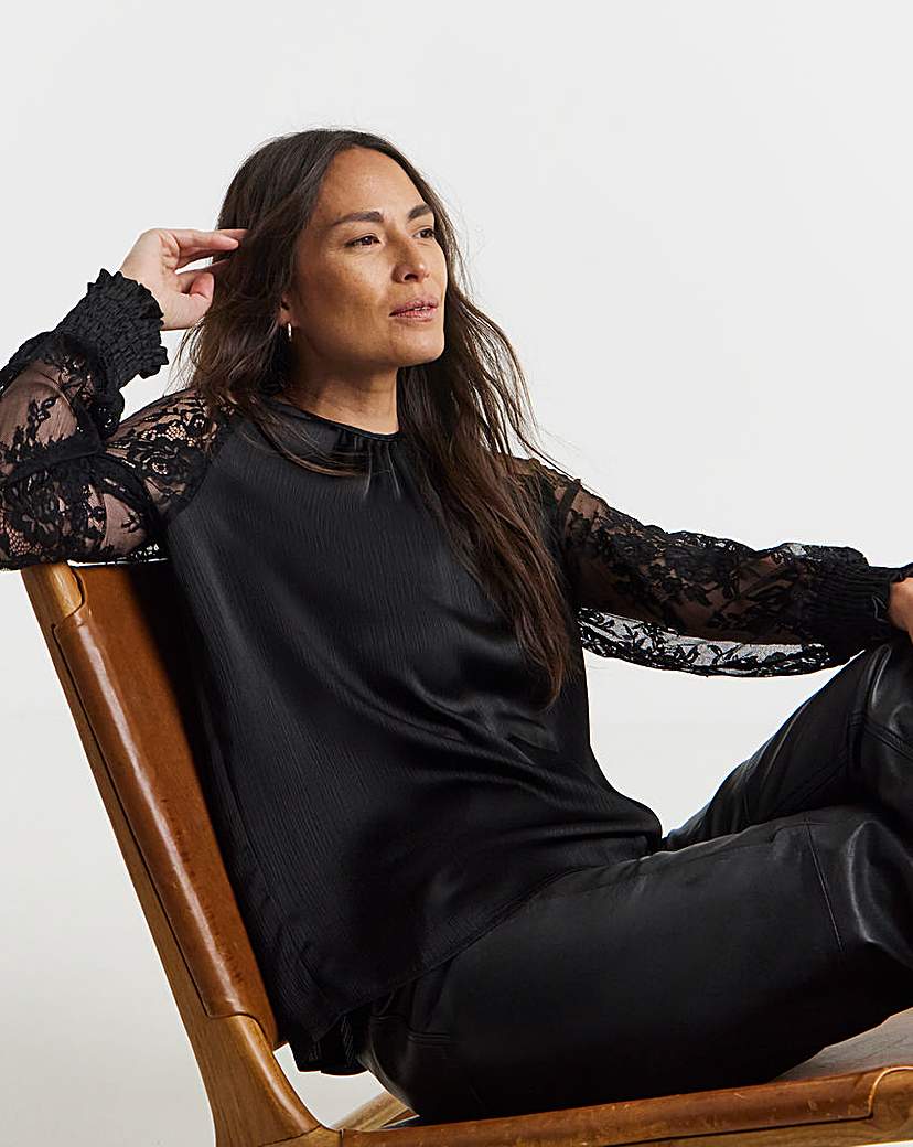 New In - Lace Sleeve Raglan Blouse